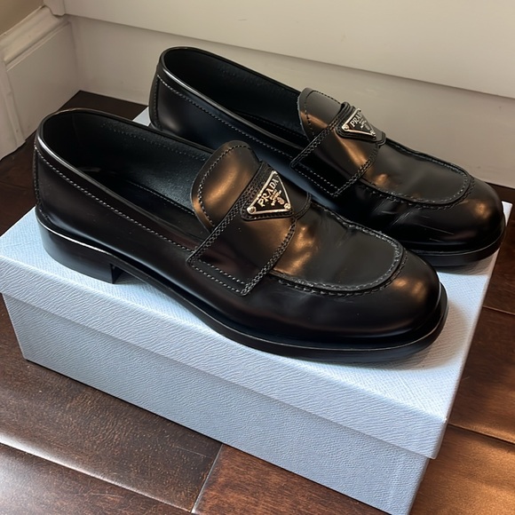 Prada Logo Loafers - Picture 5 of 10